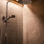 Luxurious Rakka Suites, Yllaes *