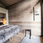 Luxurious Rakka Suites, Yllaes
