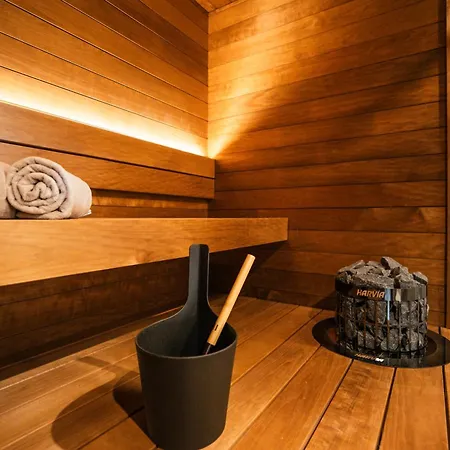 Luxurious Rakka Suites, Yllaes
