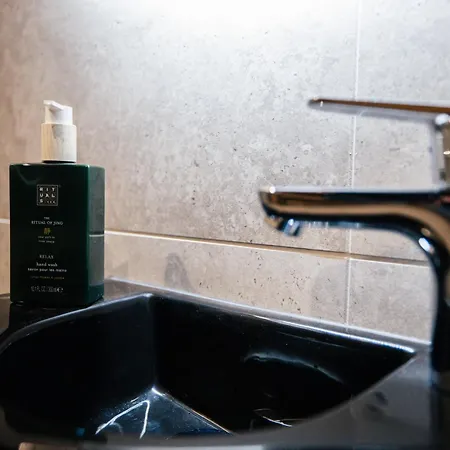 Luxurious Rakka Suites, Yllaes