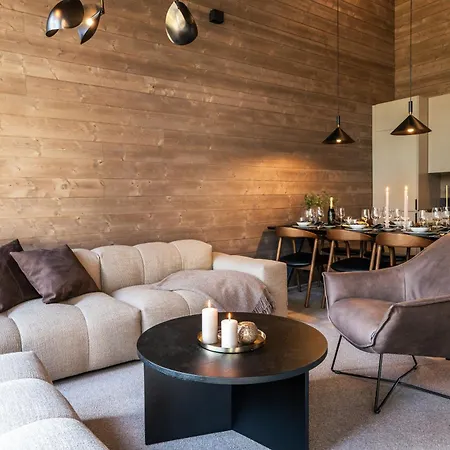 Luxurious Rakka Suites, Yllaes