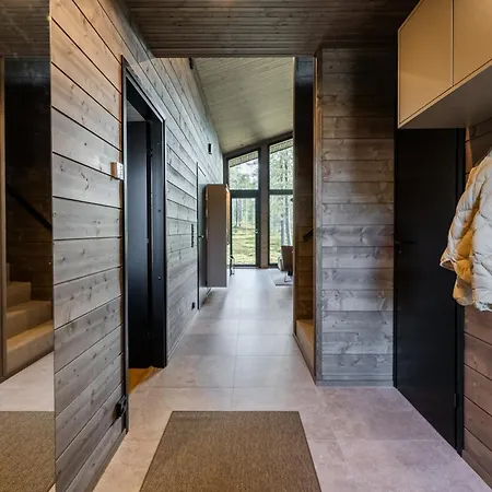 Luxurious Rakka Suites, Yllaes