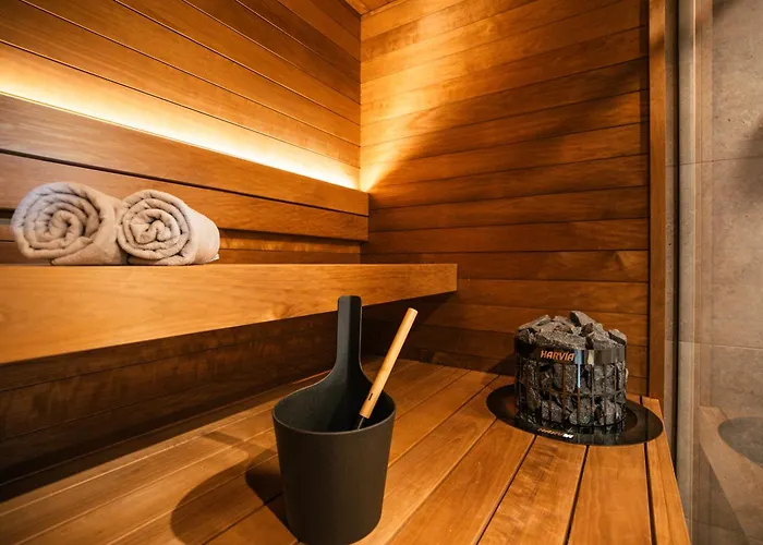 Luxurious Rakka Suites, Yllaes