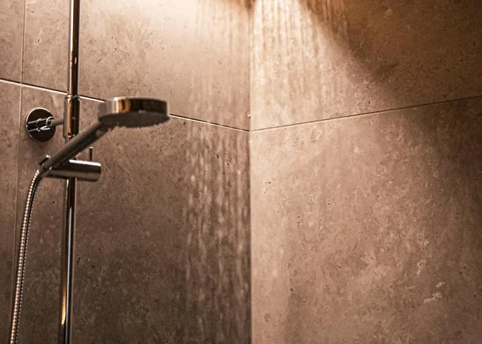 Luxurious Rakka Suites, Yllaes *