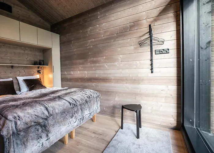 Luxurious Rakka Suites, Yllaes